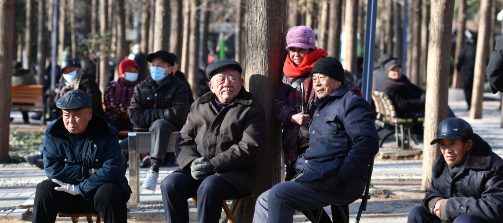 Senior citizens relax at a park on Lindai Road in Fuyang city, East China's Anhui province, Jan 16, 2025.