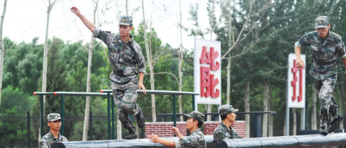 Chinese soldiers take part in a training session at the Academy of Armored Forces Engineering of the Peoples Liberation Army (PLA) in Beijing, China, 22 July 2014.